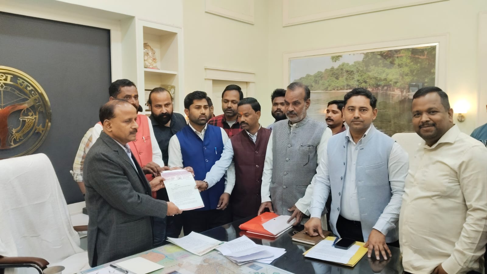 पीलीभीत पत्रकार की दिनदहाड़े गोली मारकर हत्या पर पत्रकारों का प्रदर्शन