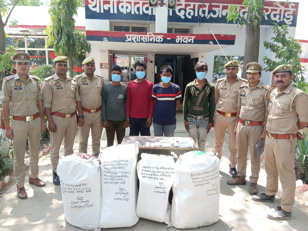 कोतवाली देहात पुलिस ने 04 शातिर चोरों को चोरी में माल के साथ किया गिरफ्तार